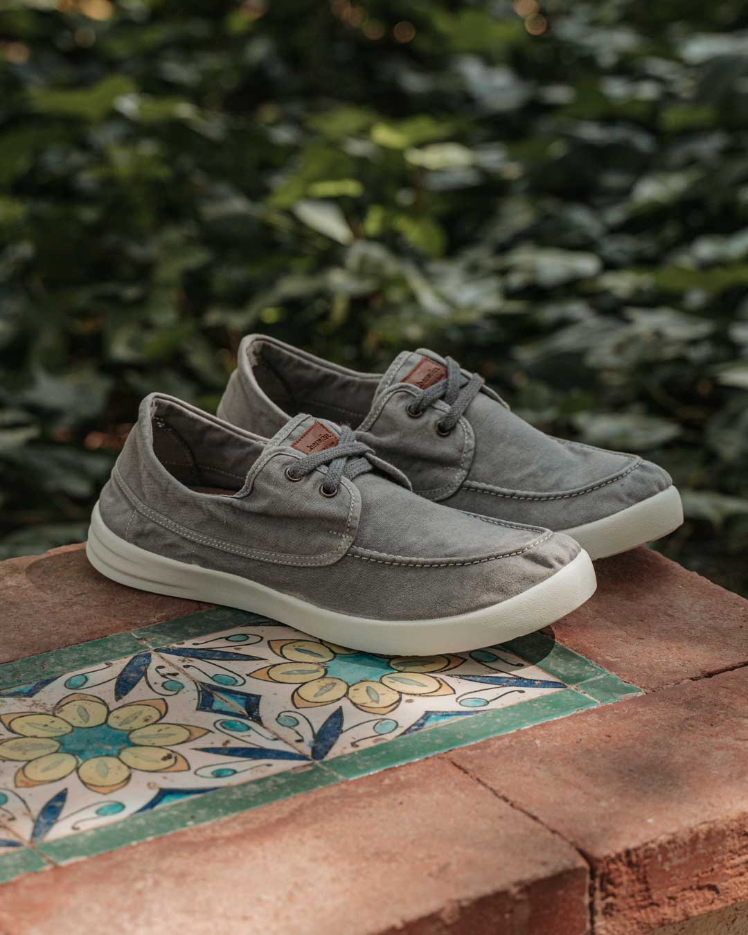 Deportivo hombre gris lavado canvas